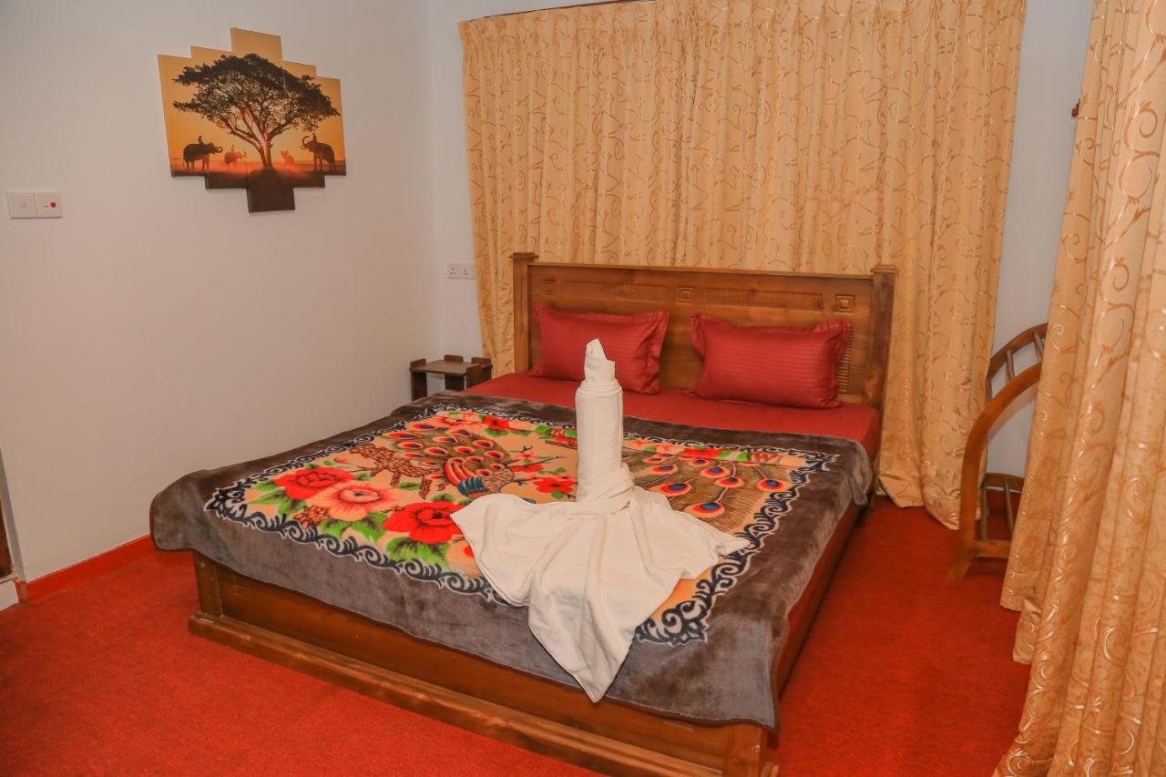 Royal Guest Hotel Inn Нувара-Элия Экстерьер фото